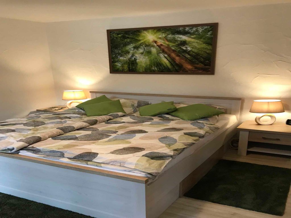 Schlafzimmer 1