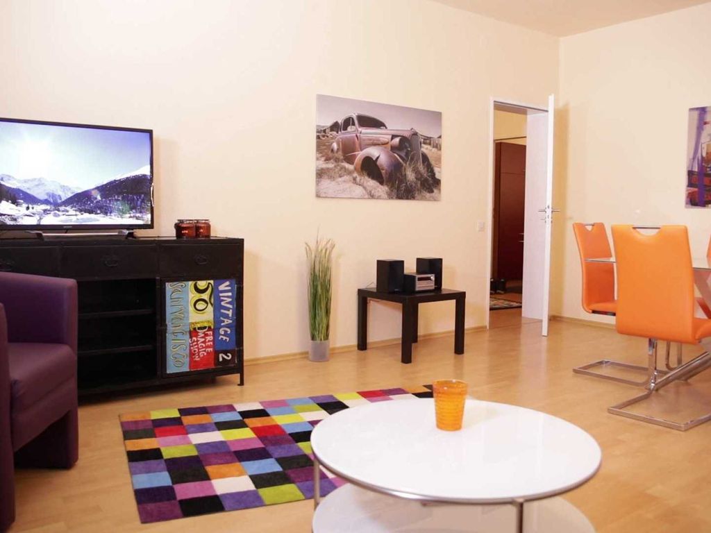 Das moderne Wohn- und Eßzimmer.