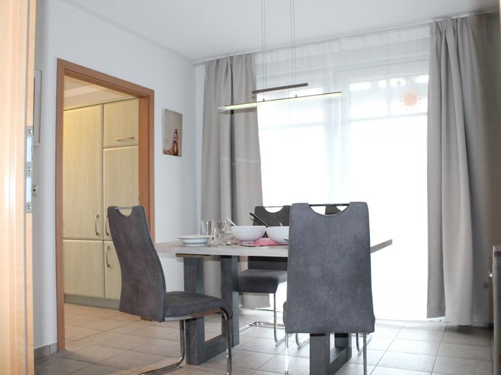 Strandhaus Whg.5- Blick auf den Essbereich