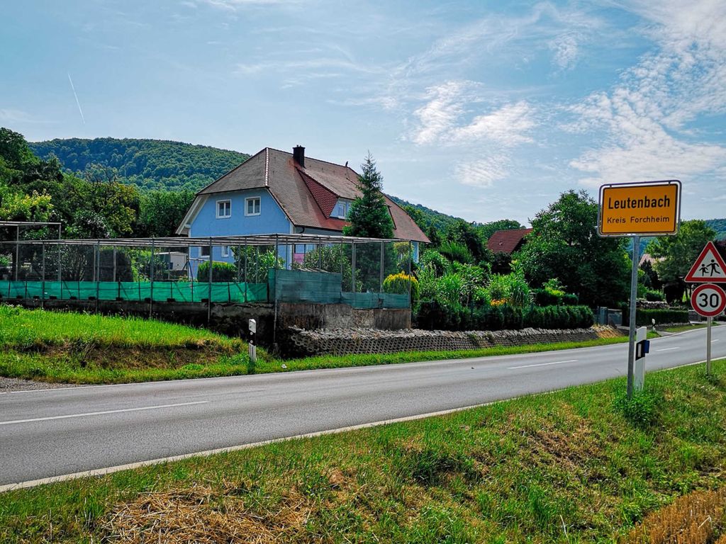 Linke Seite Ortseinfahrt Ferienwohnung Walberlablick