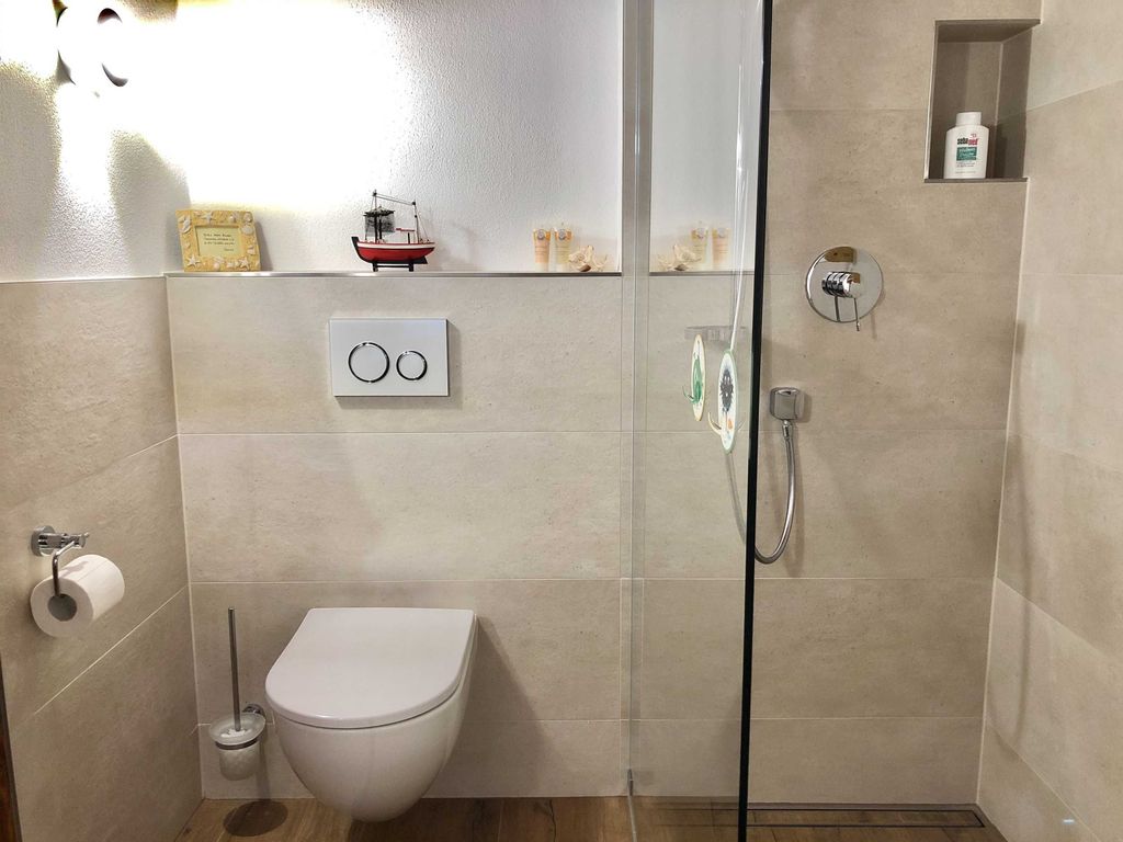 Bad im Ferienhaus Mühlenholz - 02/2020 komplett neu saniert (EG)