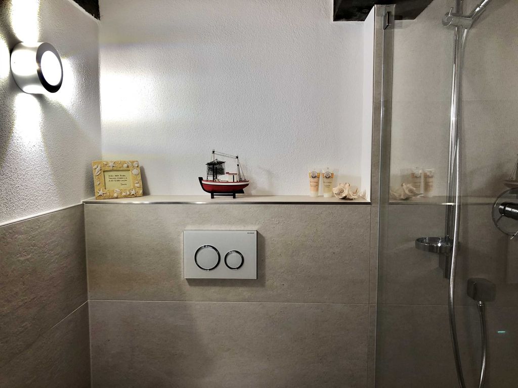 Bad im Ferienhaus Mühlenholz - 02/2020 komplett neu saniert (EG)