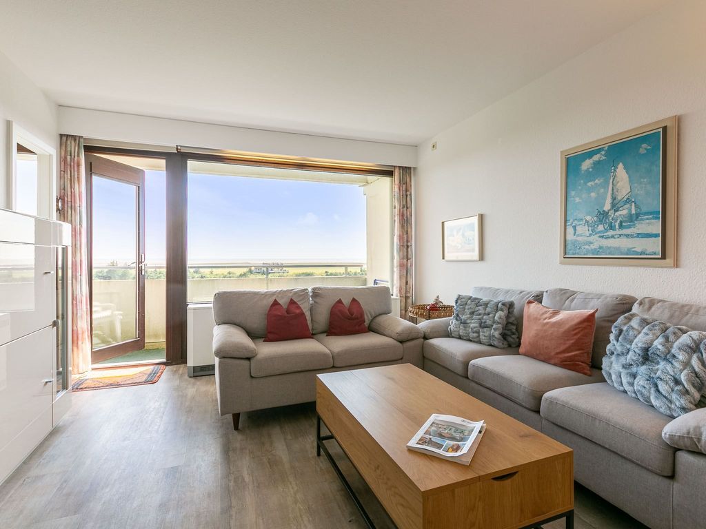 Wohnzimmer mit großem Balkon nach Südwesten
