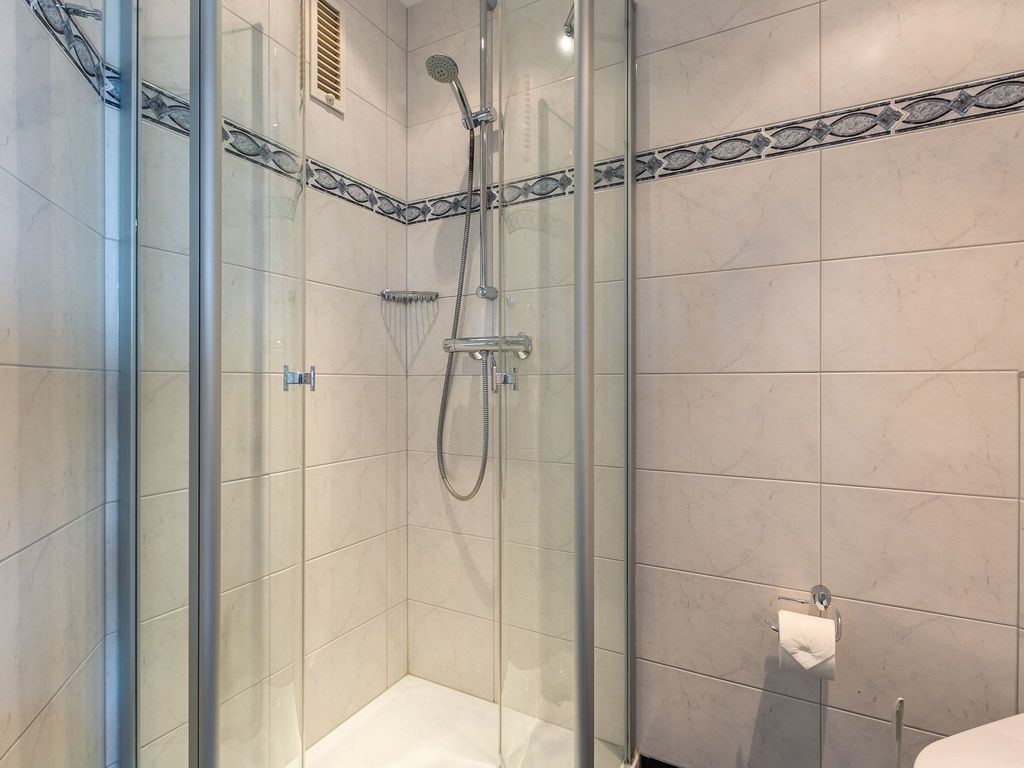 Modernes Badezimmer