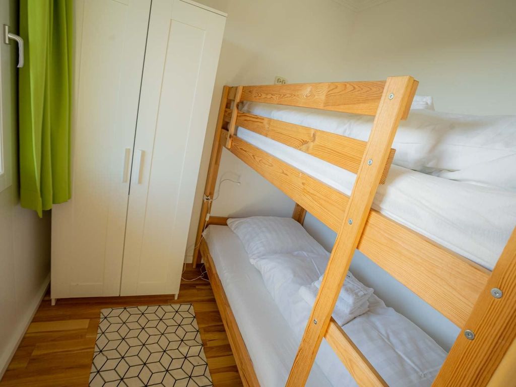2. Schlafzimmer