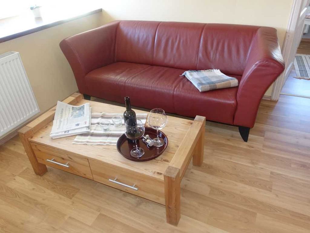Platz auf dem roten Sofa
