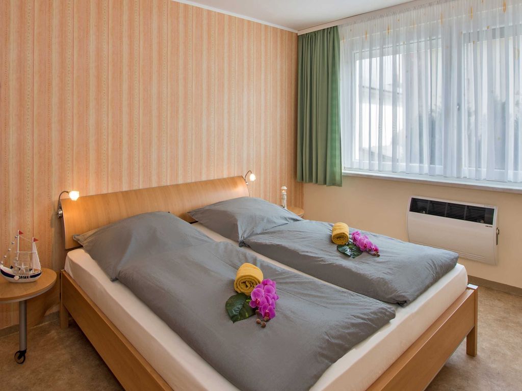1. Schlafzimmer mit Doppelbett