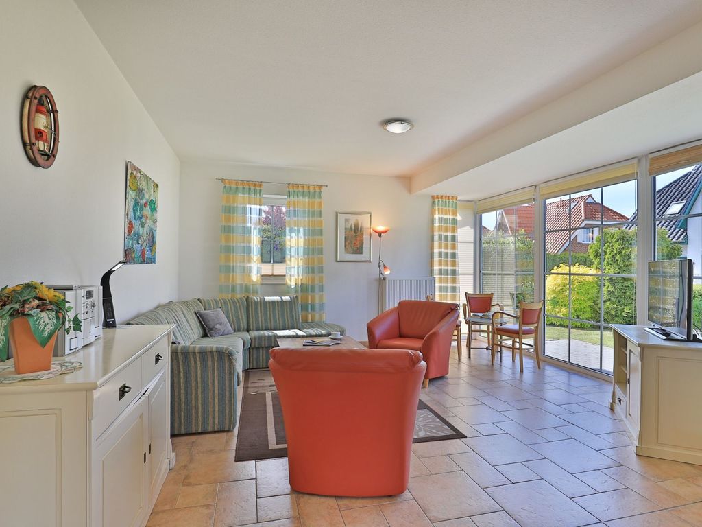 Ostseeblick Ferienhaus - Blick auf den offenen Wohnbereich mit Terrassenzugang
