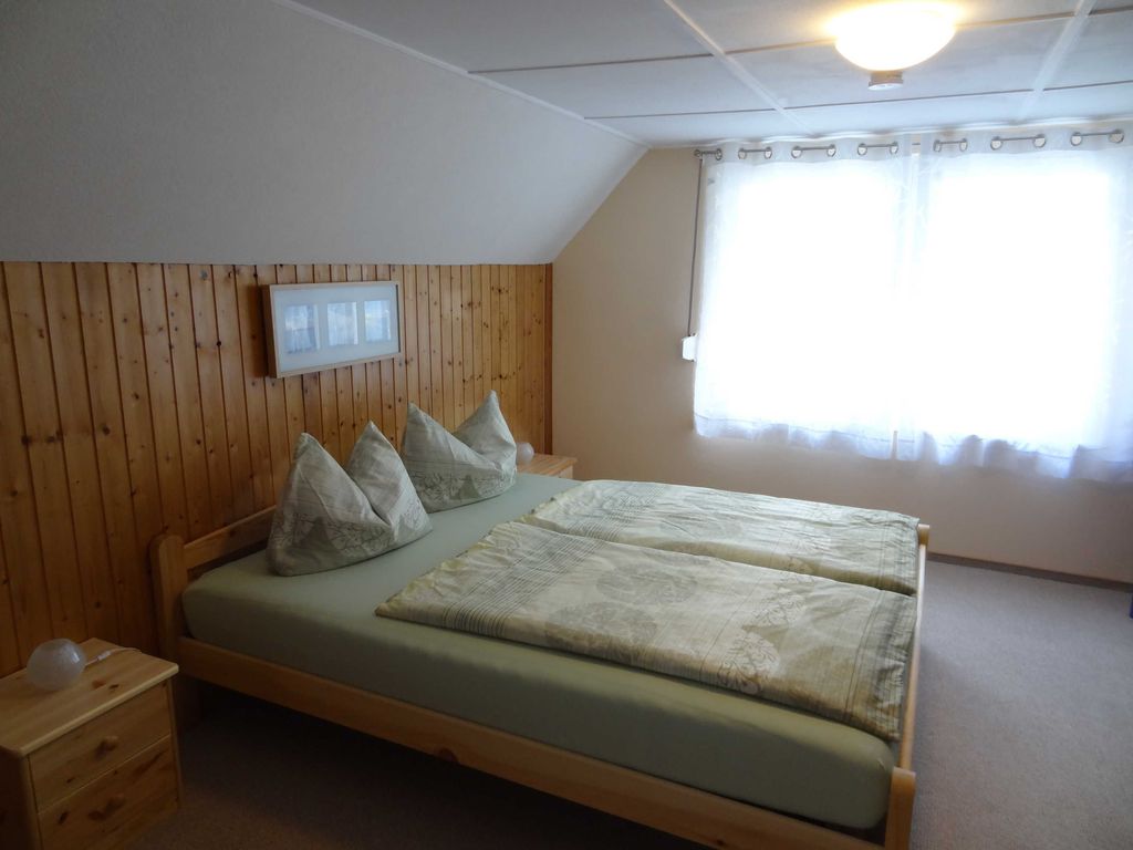 Schlafzimmer 1