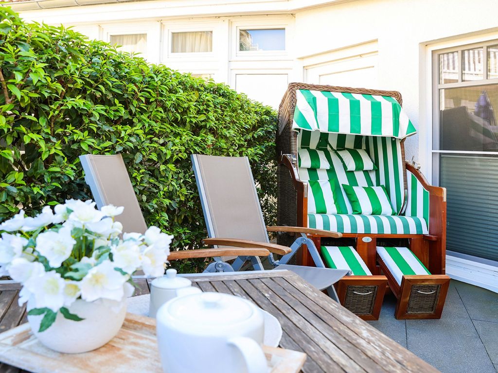 Terrasse mit Strandkorb