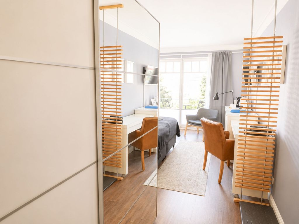 Eingangsbereich mit großem Kleiderschrank