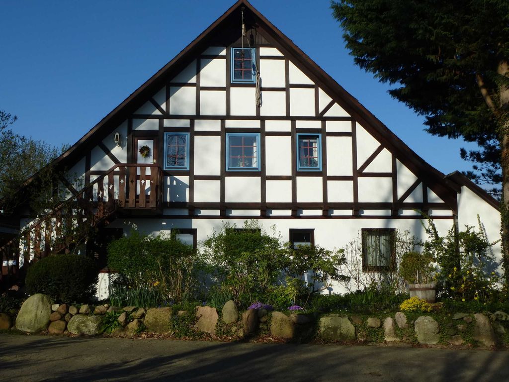 Frontansicht mit Fewo im 1. Stock