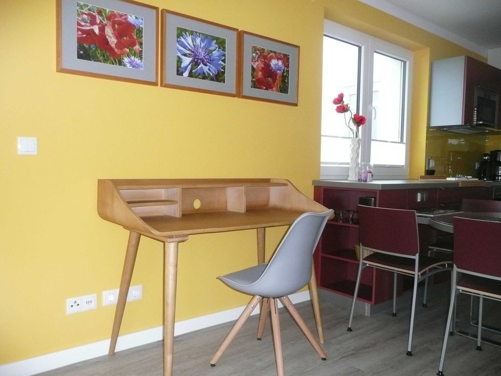 Wohnbereich mit Schreibtisch