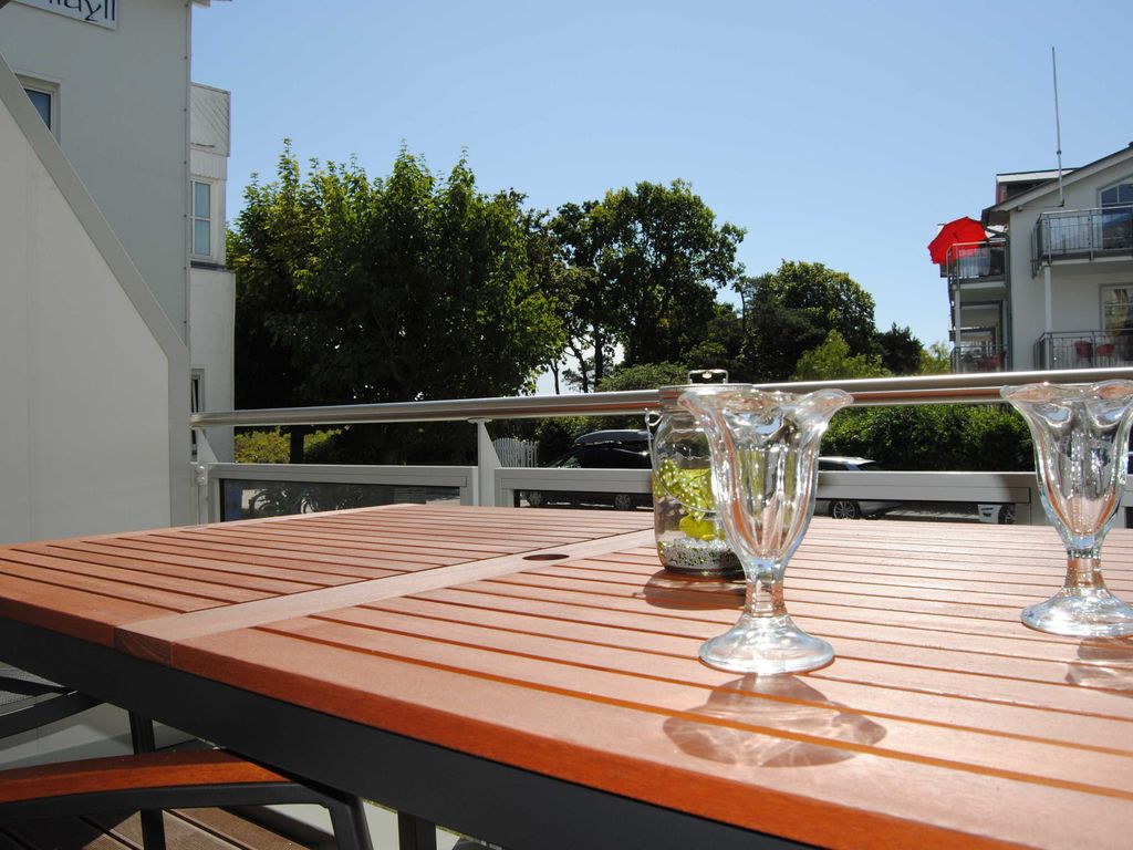 Balkon mit Gartenmöbeln