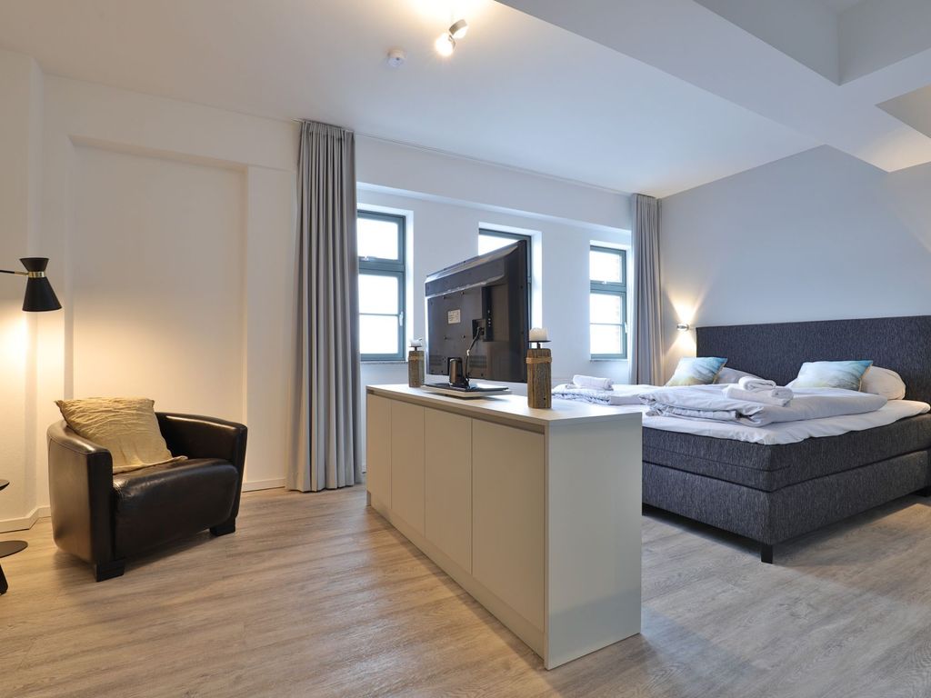 Ohlerich Speicher App.47 - Blick in das Schlafzimmer mit Fernseher