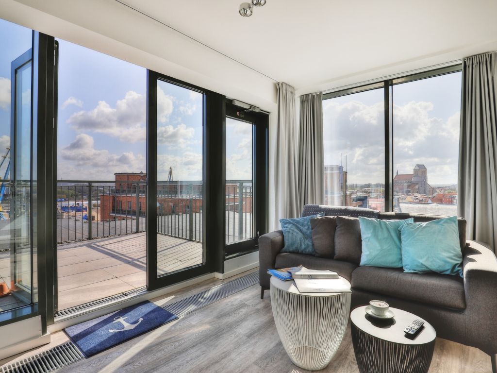 Ohlerich Speicher App. 47 - Blick auf den Wohnbereich und die Dachterrasse