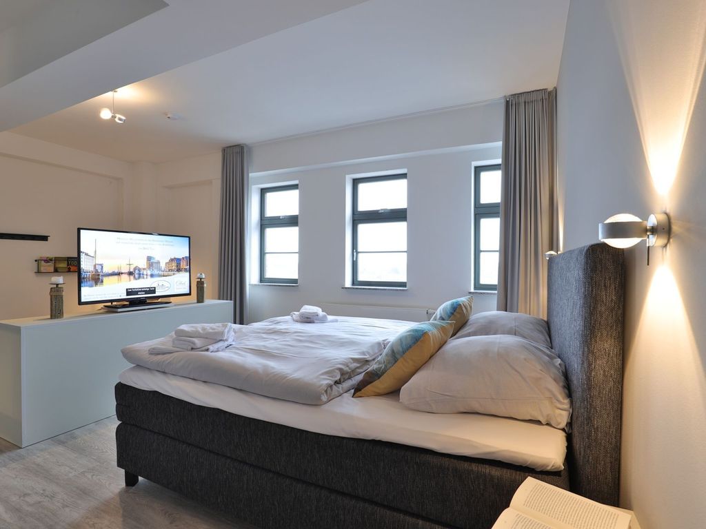 Ohlerich Speicher App.47 - Blick in das Schlafzimmer mit Fernseher