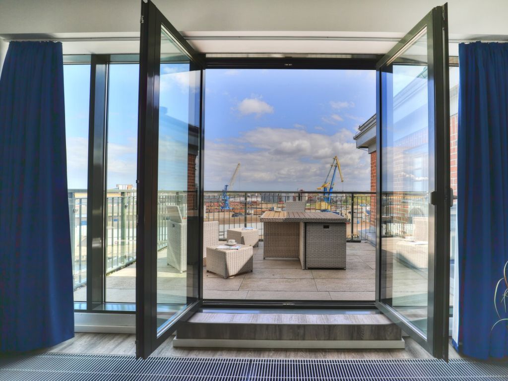 Ohlerich Speicher App. 46 - Blick vom Wohnbereich auf die Dachterrasse