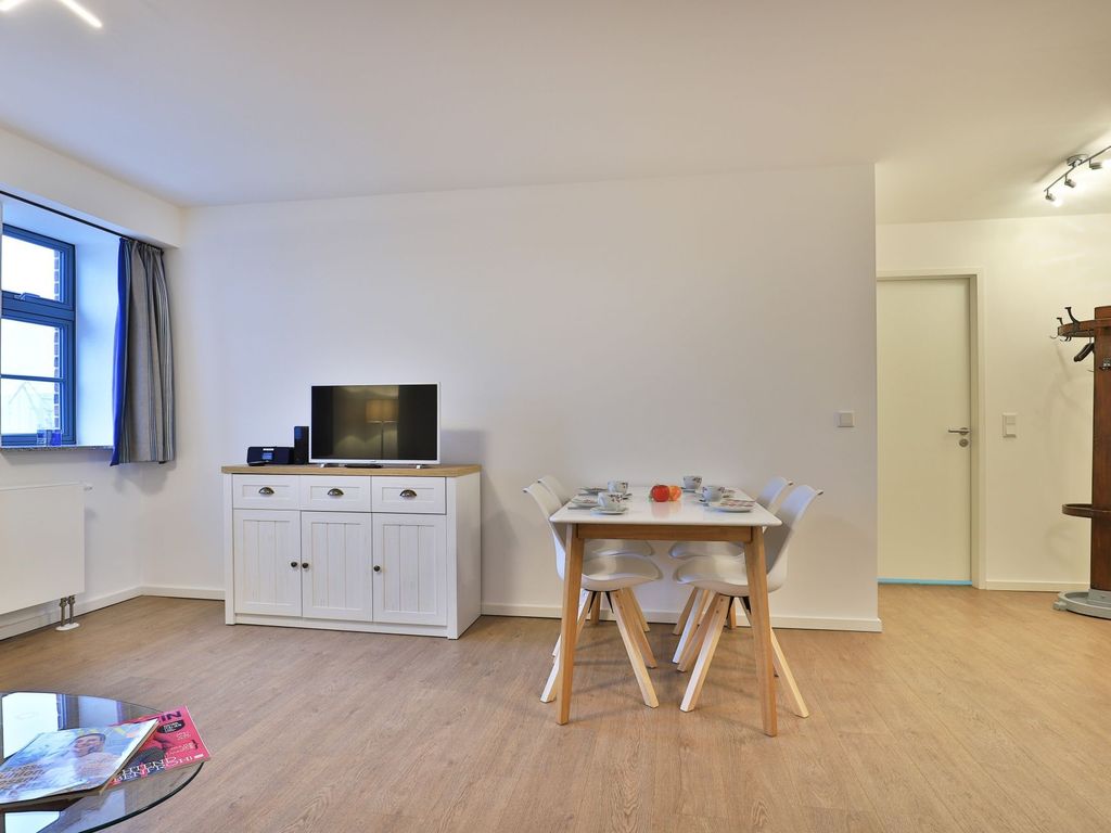 Ohlerich Speicher App. 39 - Blick vom Sofa auf den Essbereich und den TV