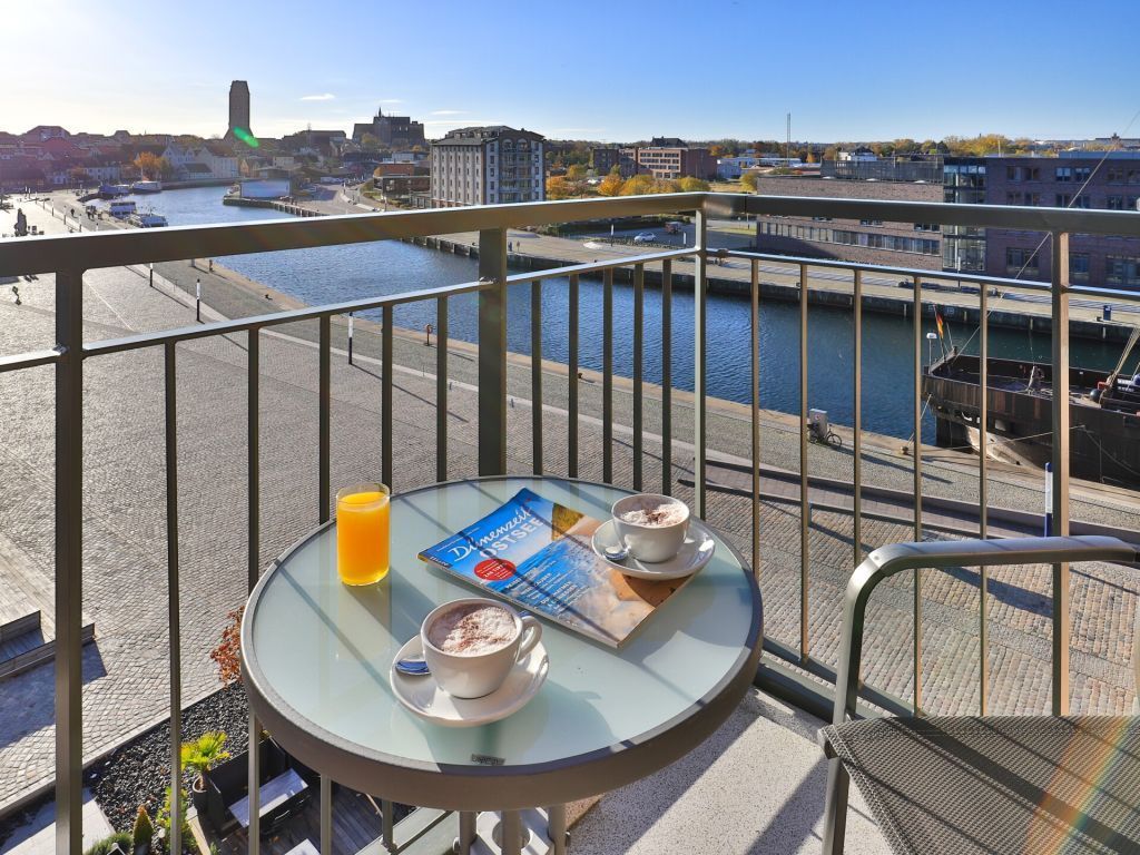 Ohlerich Speicher App. 24 - Blick auf den Balkon und den Alten Hafen