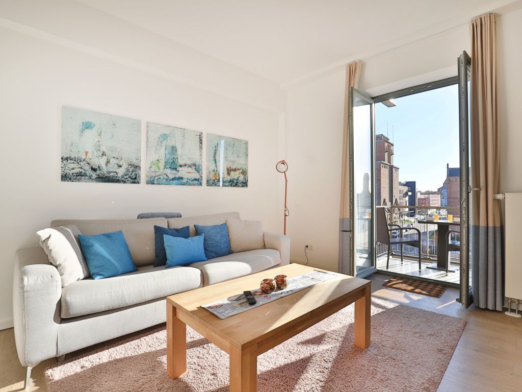 Ohlerich Speicher App. 16 - Blick auf den gemütlichen Wohnbereich und den Balkon