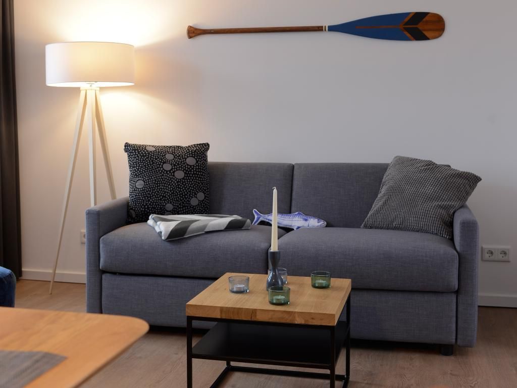 Ohlerich Speicher, App. 32 - Blick auf das gemütliche Sofa im Wohnbereich