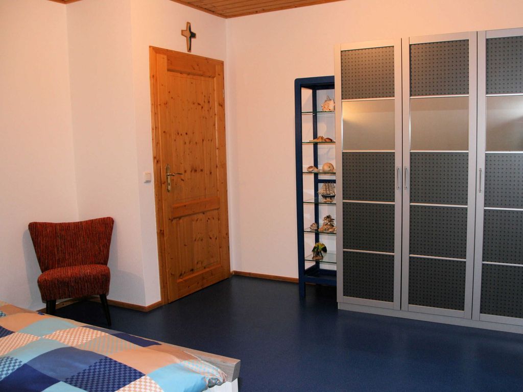 Schlafzimmer 1