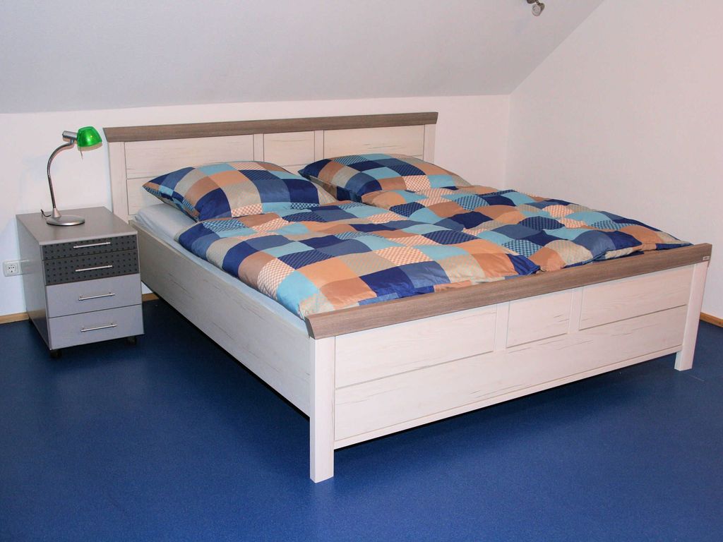 Schlafzimmer 1