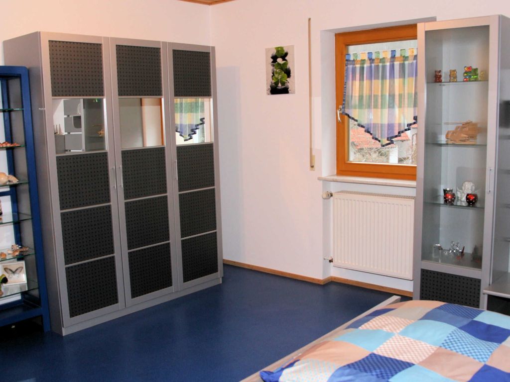 Schlafzimmer 1