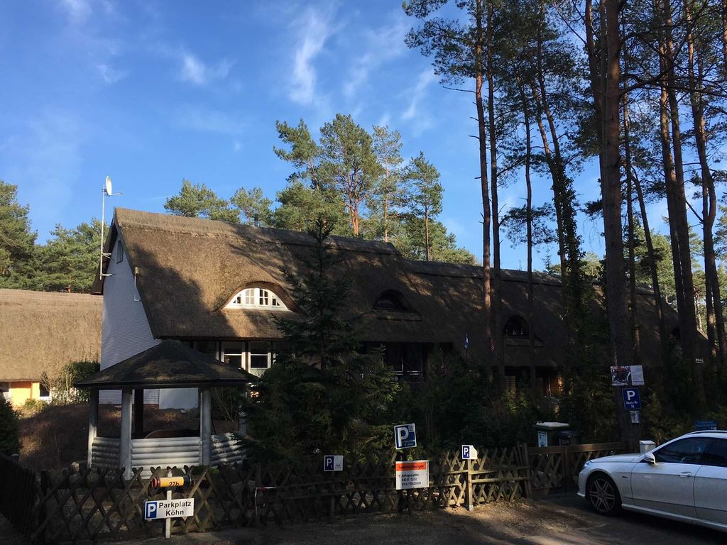 Das Ferienhaus Dünenwald 1 in Karlshagen auf Usedom ist liebevoll und gemütlich eingerichtet und bietet Ihnen alles, was Sie für einen erholsamen Urlaub benötigen. Die an der Strandstrasse neu entstandenen Geschäfte, Gaststätten, Biergärten, etc. laden zum Bummeln und Verweilen ein.