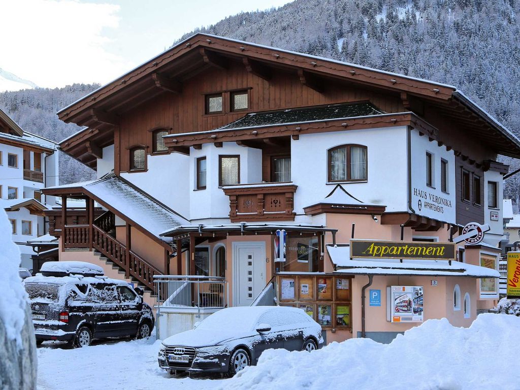 Haus direkt an der Bushaltestelle