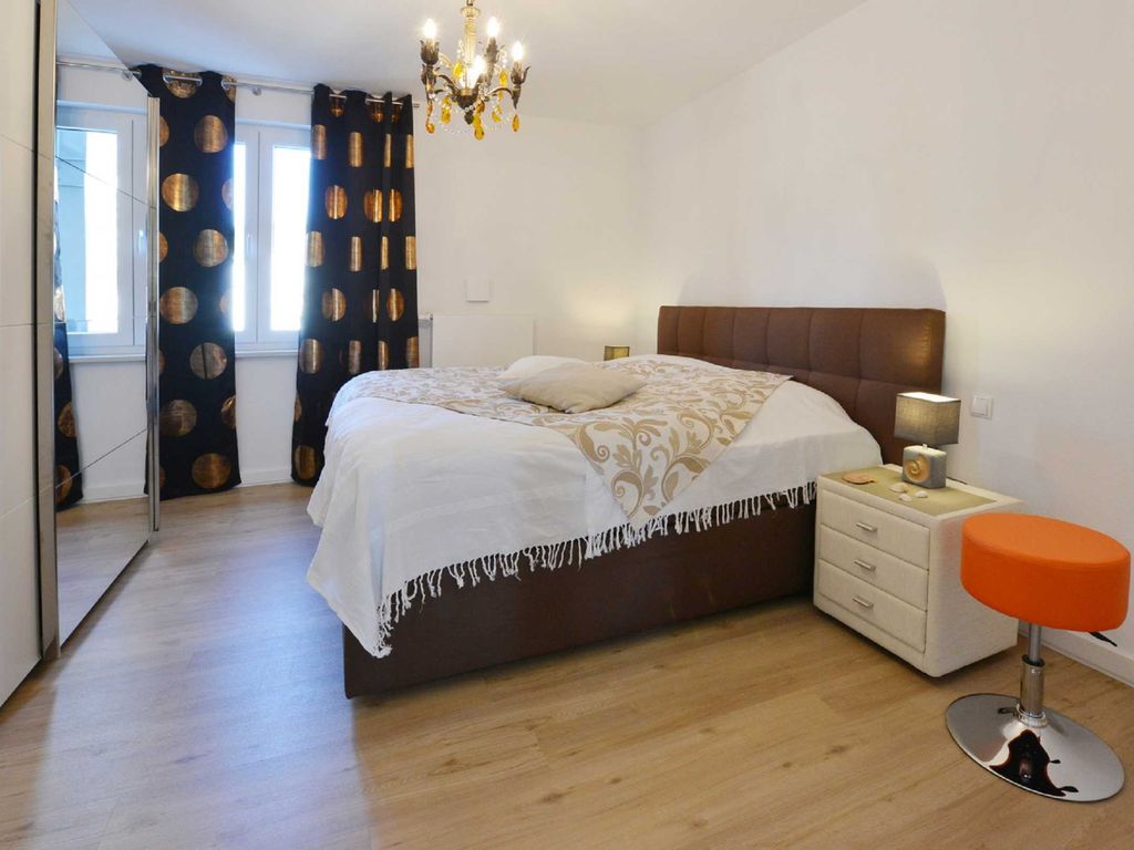 Schlafzimmer mit Doppelbett
