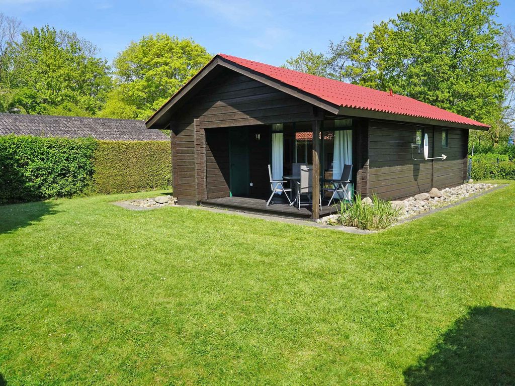 Blockhaus mit Zaun und W-LAN