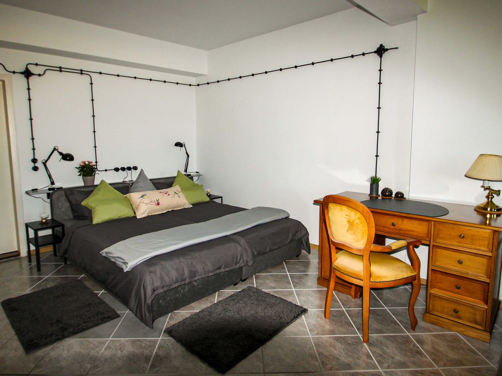 2 zusammenstellbare Einzelbetten