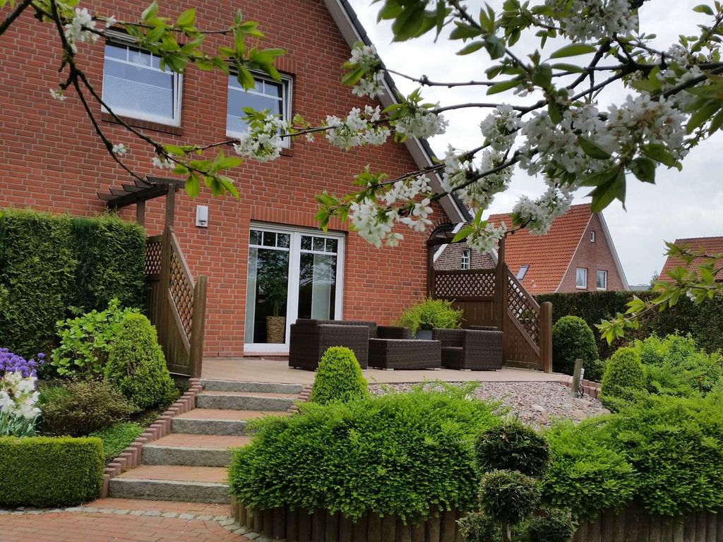 Blick vom Garten auf' s Haus