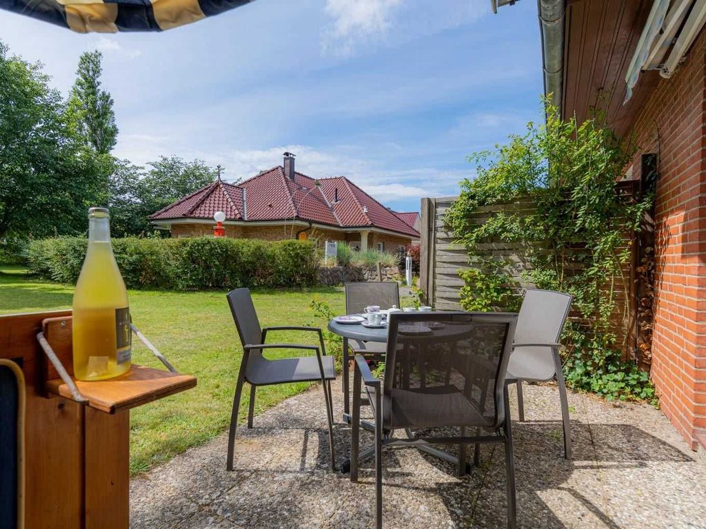 Sonnige Gartenterrasse