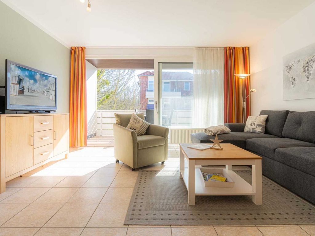 Wohnzimmer mit Südbalkon