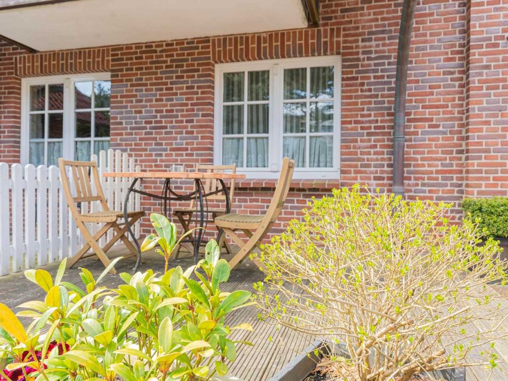 Terrasse neben dem Hauseingang
