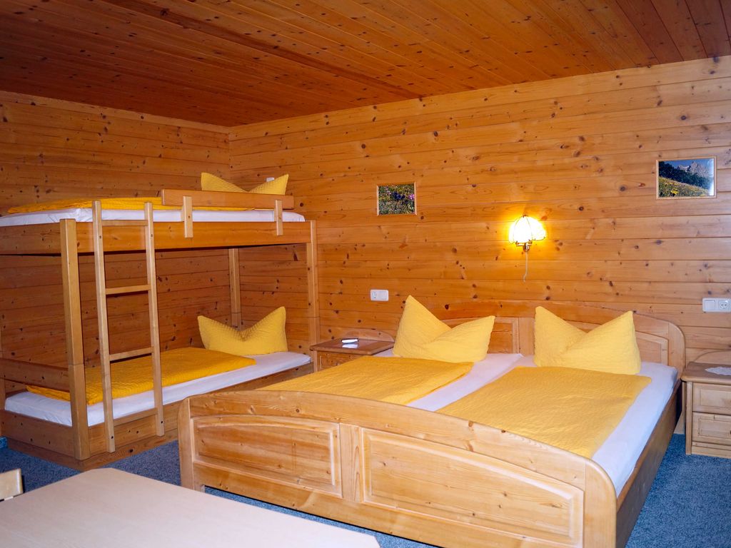 4-Bettzimmer mit Dusche