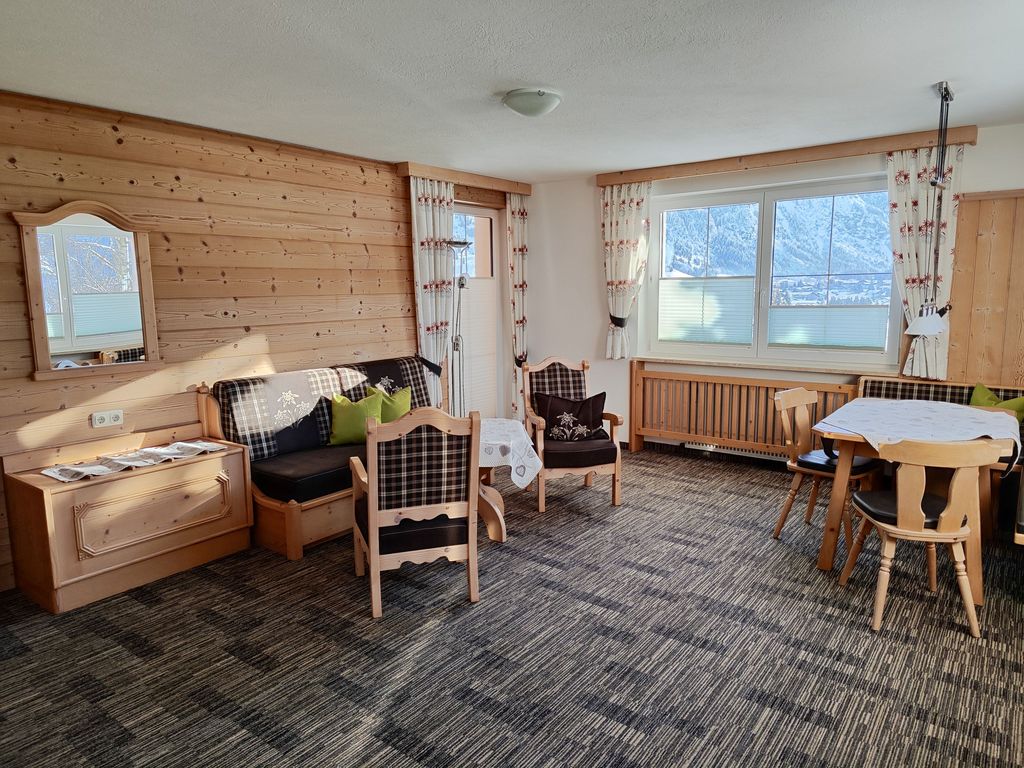 Wohnzimmer mit Essecke