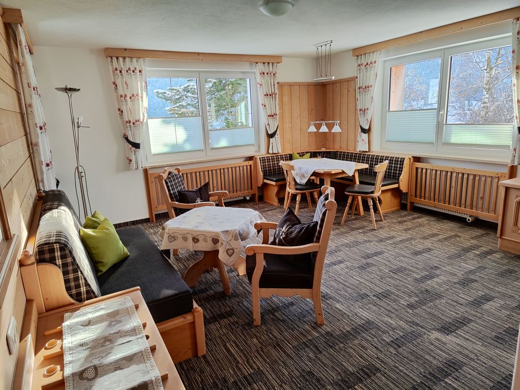 Wohnzimmer mit Essecke