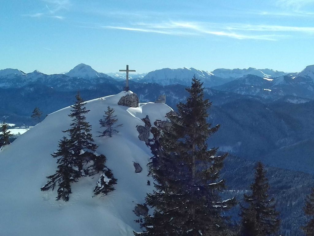 Bergkreuz mit Karwendelgebirgskette
