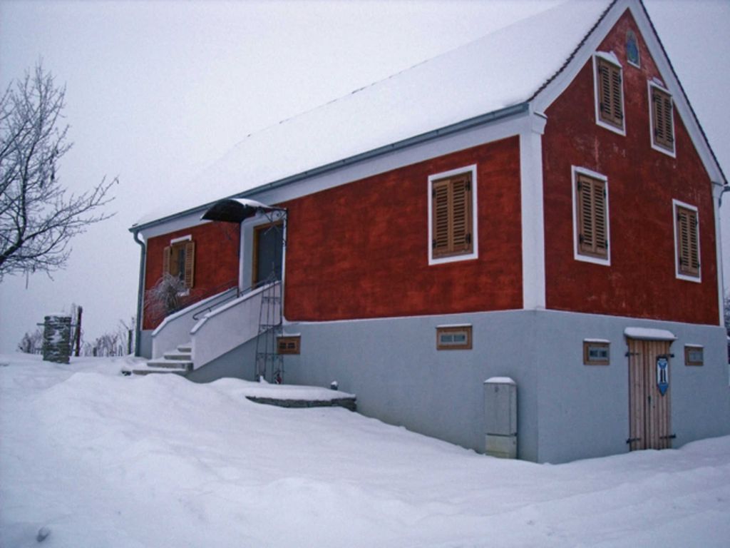 Kellerstöckl von außen im Winter