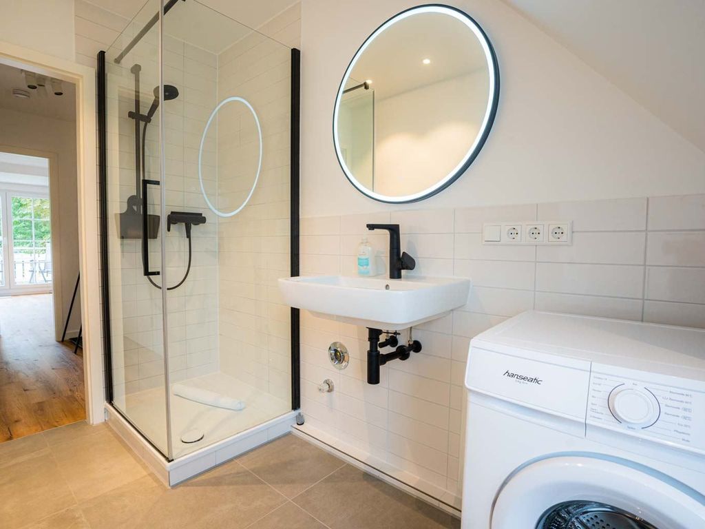 Badezimmer mit Waschmaschine