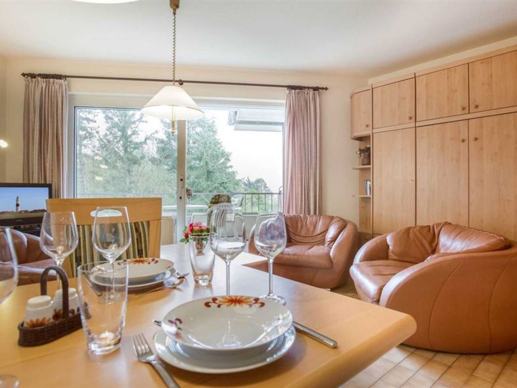 Wohnzimmer mit Essbereich  in 2-Zimmer-Ferienwohnung im Haus Atlantis,  Strandpromenade 19, St. Peter-Bad
