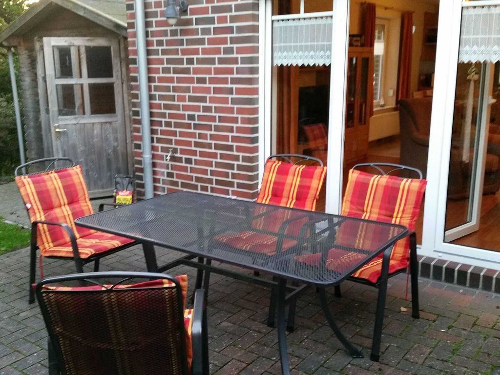 Terrasse mit Gartenmöbel