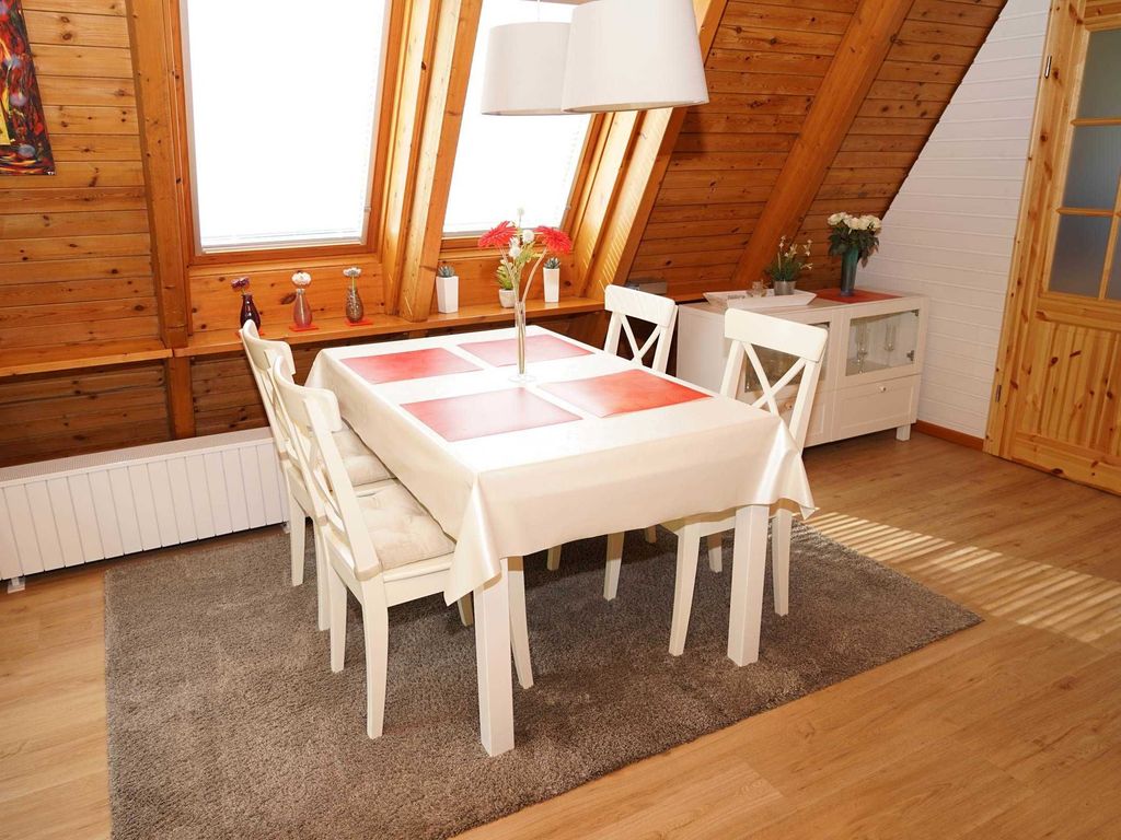 Esstisch im Wohnzimmer