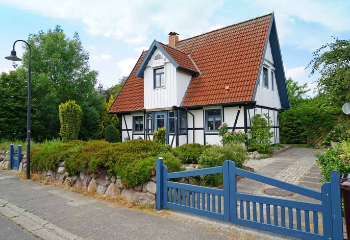 - mit Ladestation am Haus für E-Autos (kostenpflichtig)
