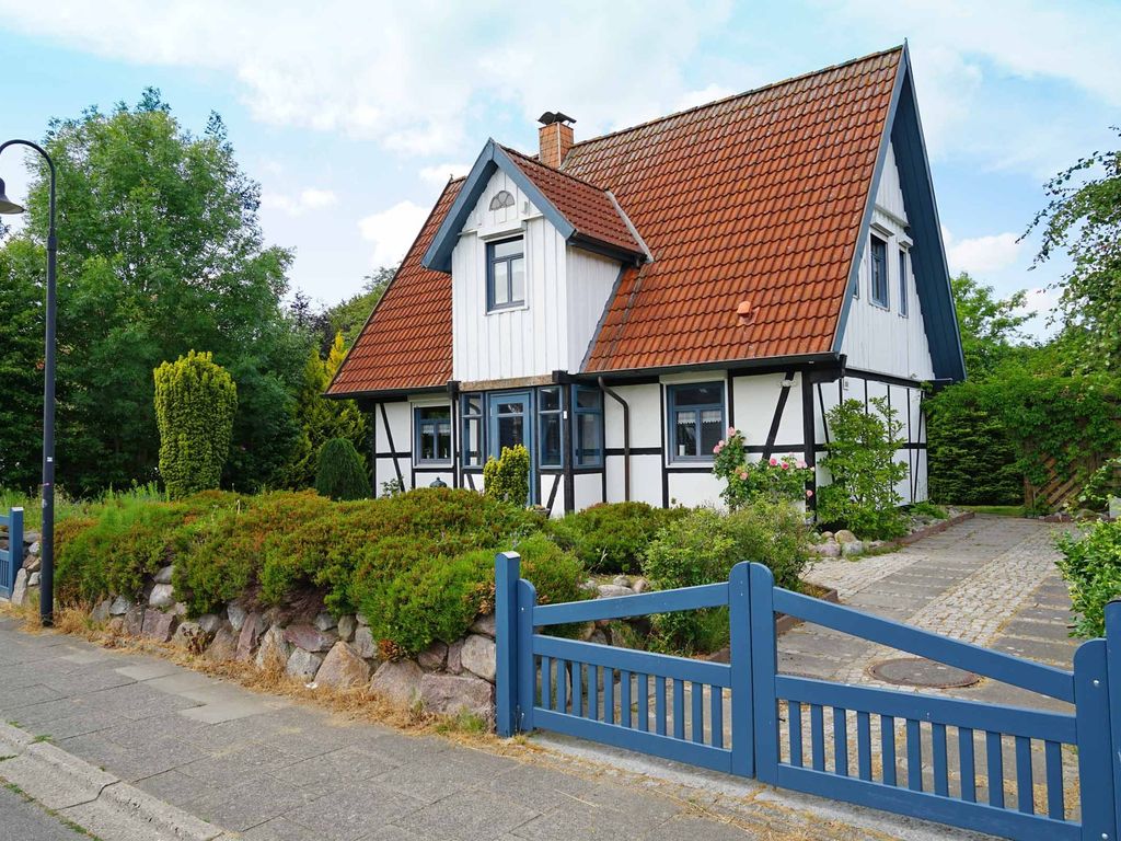 Fachwerkhaus mit viel Platz und Parkplatz vor der Haustür