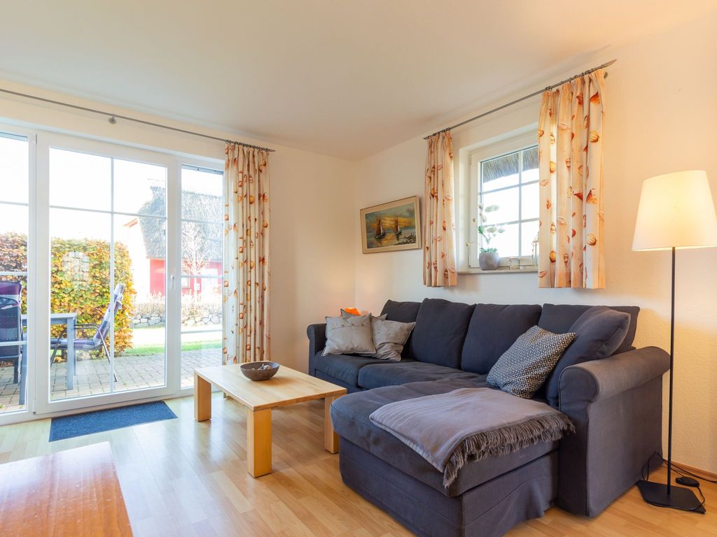 Wohnbereich mit gemütlicher Couch (Erdgeschoss)